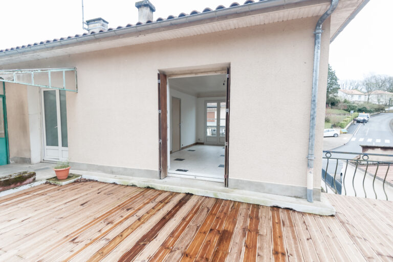 À Vendre : T2 de 50m² avec Terrasse Privative et Parking – Saint-Benoît (86)